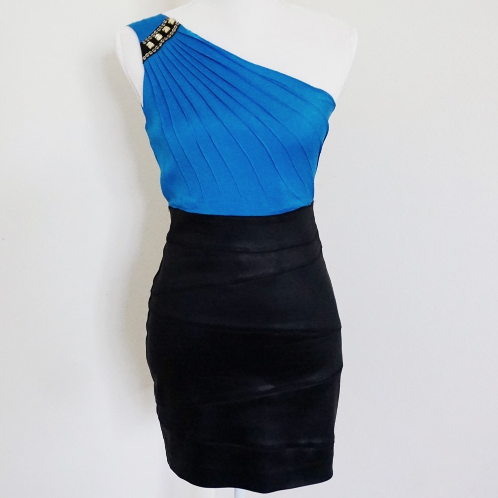 Silk off the shoulder dress BEBE Small
